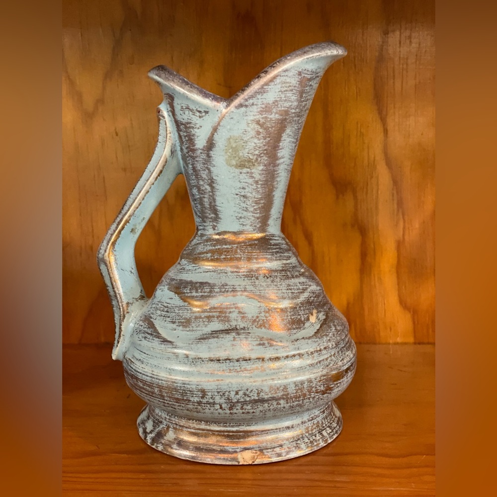 Vintage Mid Century Modern Art Pottery: Elegant 6.5" pitcher